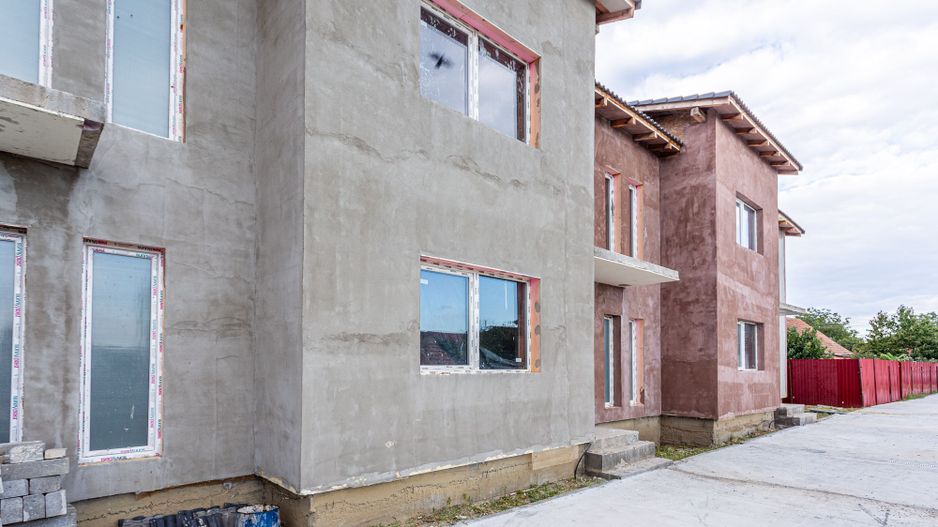 Casă nouă înșiruită, cu 5 camere, la gri, în Livada - Poză 2