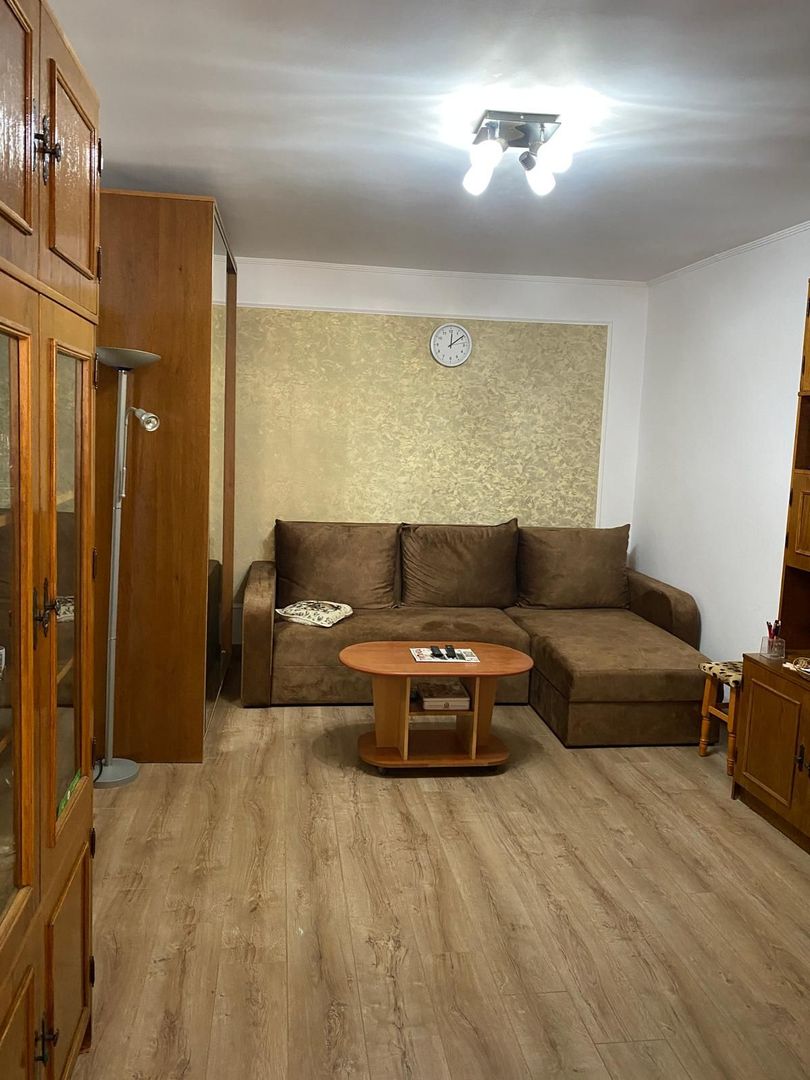 Polona 2 cam dec 4/8, renovat, mobilat, utilat, prima inchiriere - Poză 2