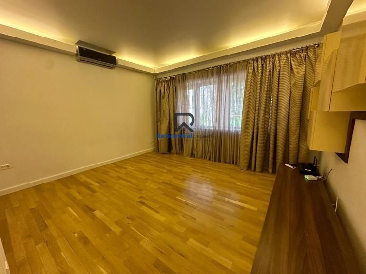 Apartament cu 3 camere de vânzare Primăverii - Poză 2