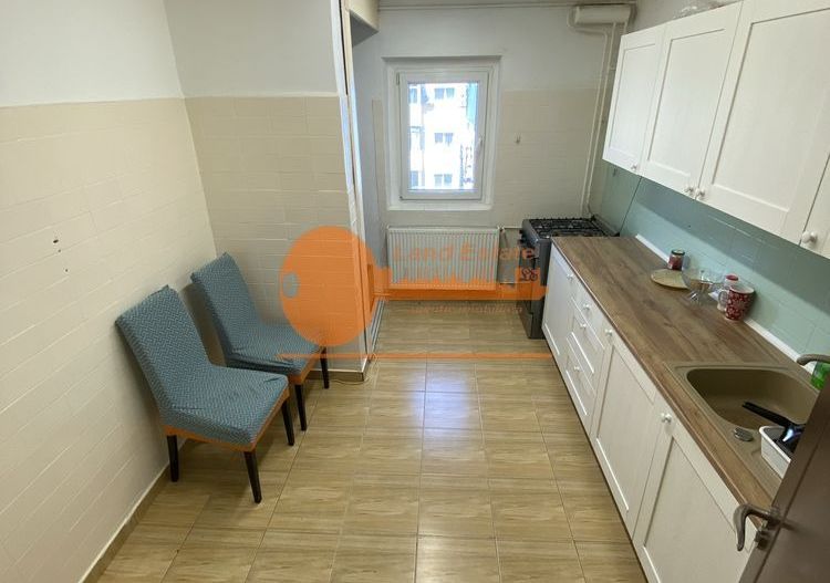 3 camere Gorjului-Moinesti ( 350 m metrou ) - Poză 1