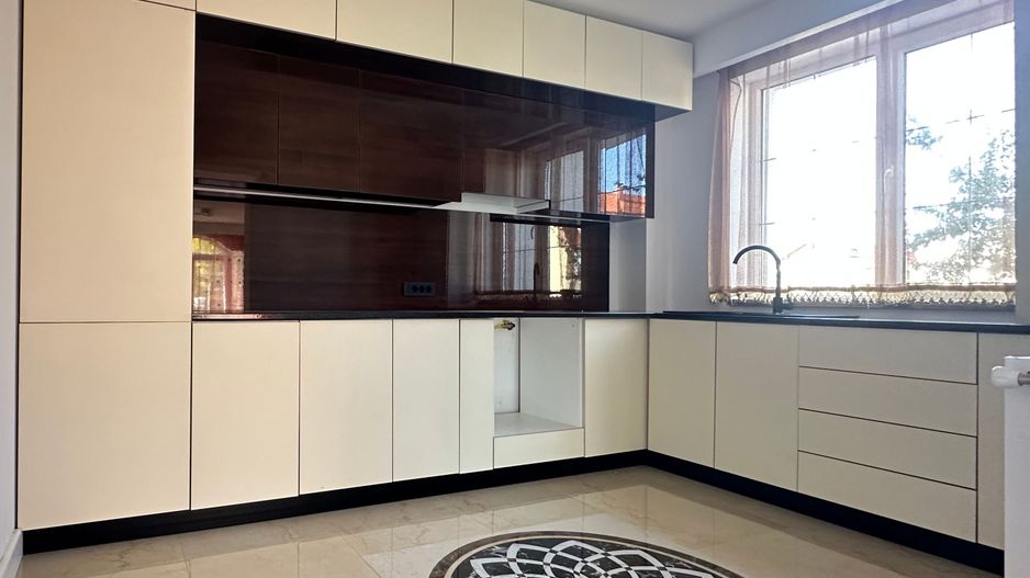 Vânzare casă 5 camere nouă elegantă și spațioasă în Hărman - Poză 15