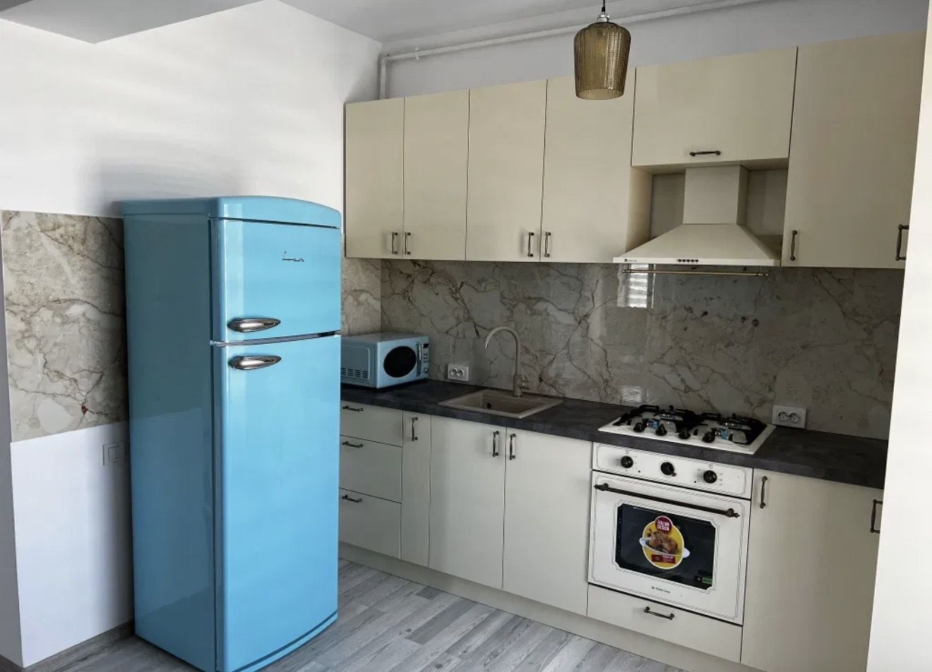 AP. 2 CAMERE- ANDRONACHE, PARCARE INCLUSA, CENTRALA, NEGOCIABIL - Poză 4
