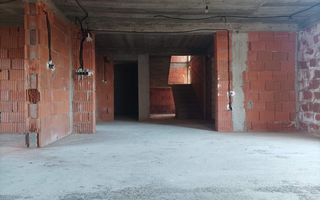Aproape de oraș! Vânzare casă cu 5 camere în Ulmi! - Poză 10