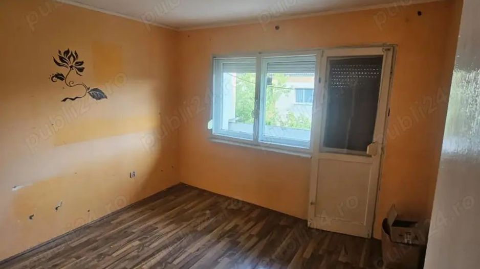 BRASADAS vinde apt 3 cam NEFINISAT etaj 4/4 in Micro 16. - Poză 1