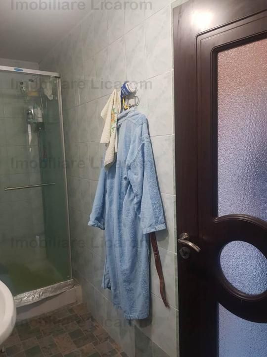 Corp de casa Blumana, zona str Lunga,curte,pod,beci. - Poză 7