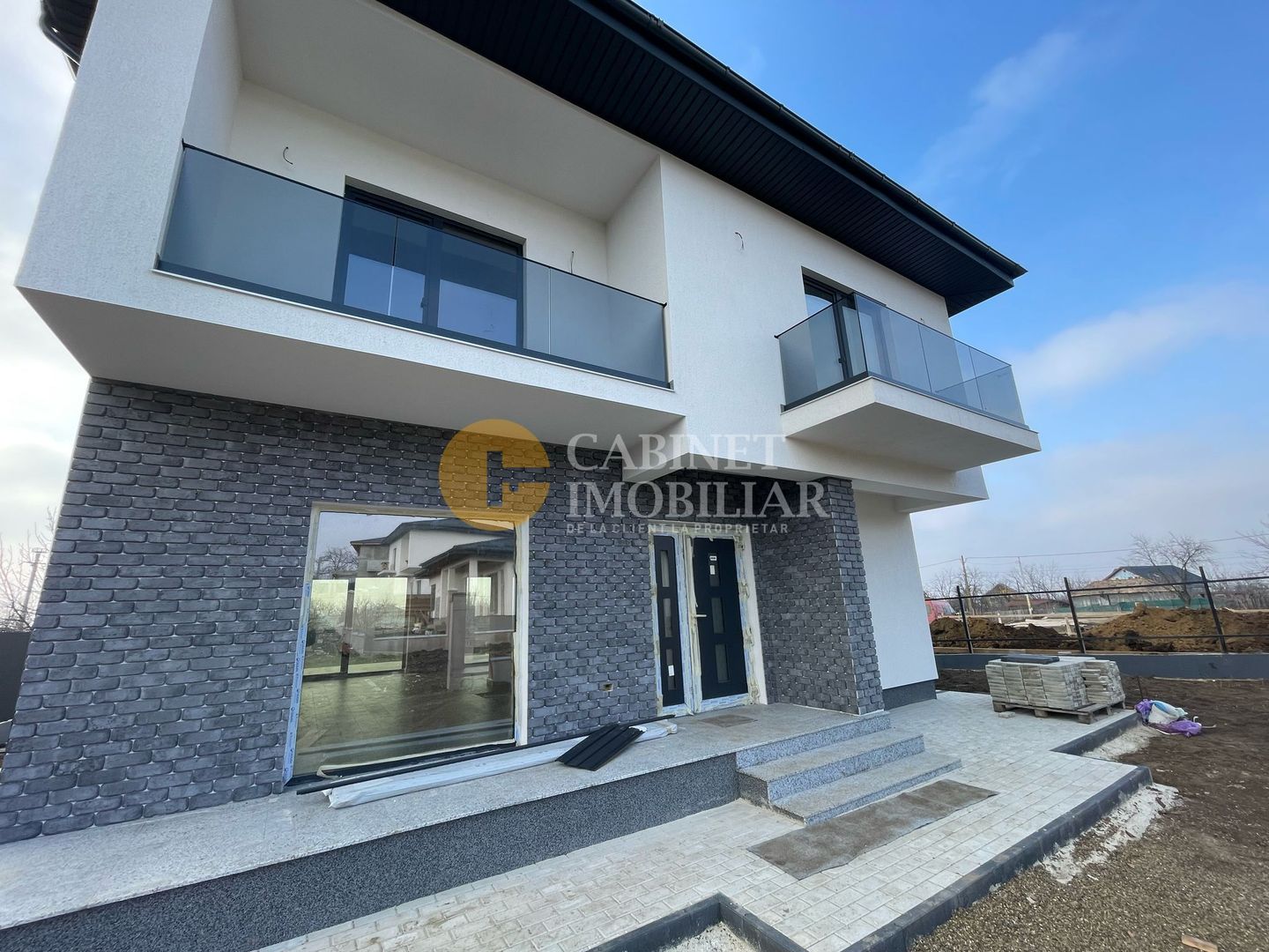 Vila Individuala LA ASFALT centru Aroneanu - 640mp teren - PREMIUM - Poză 1