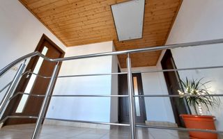 Casa Sibiu, garaj si pivnita, 5 camere, 2 bai, curte mare - Poză 23