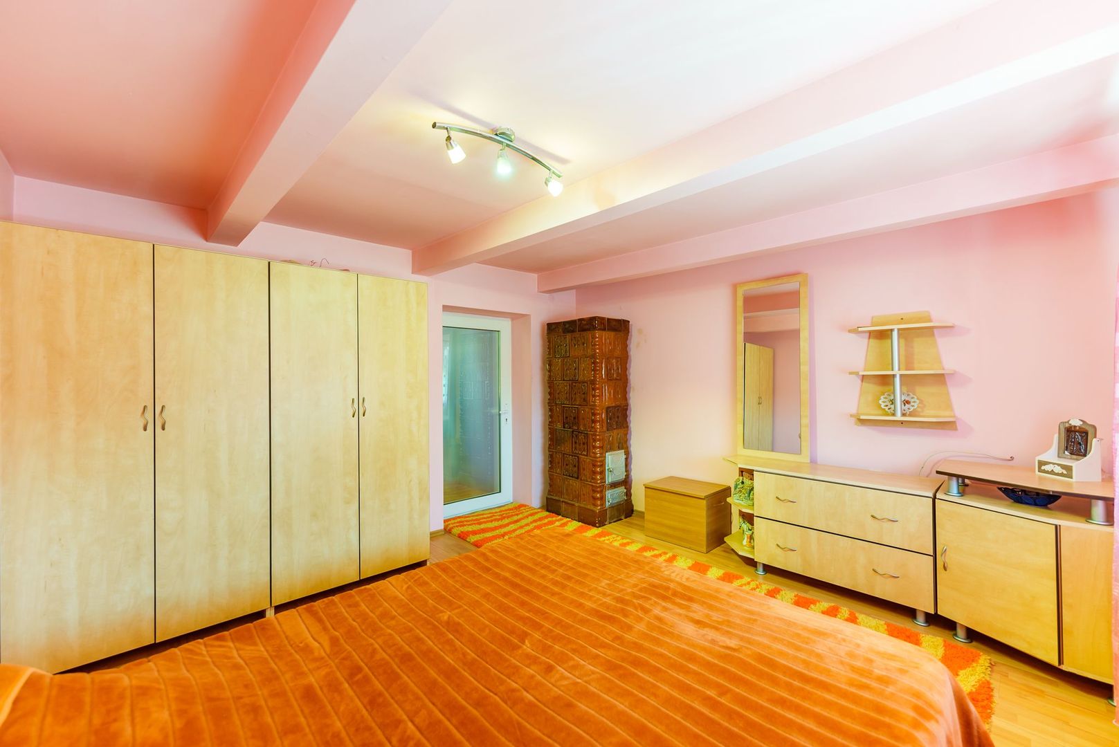 Casă cu grădina în Curtici - Poză 6