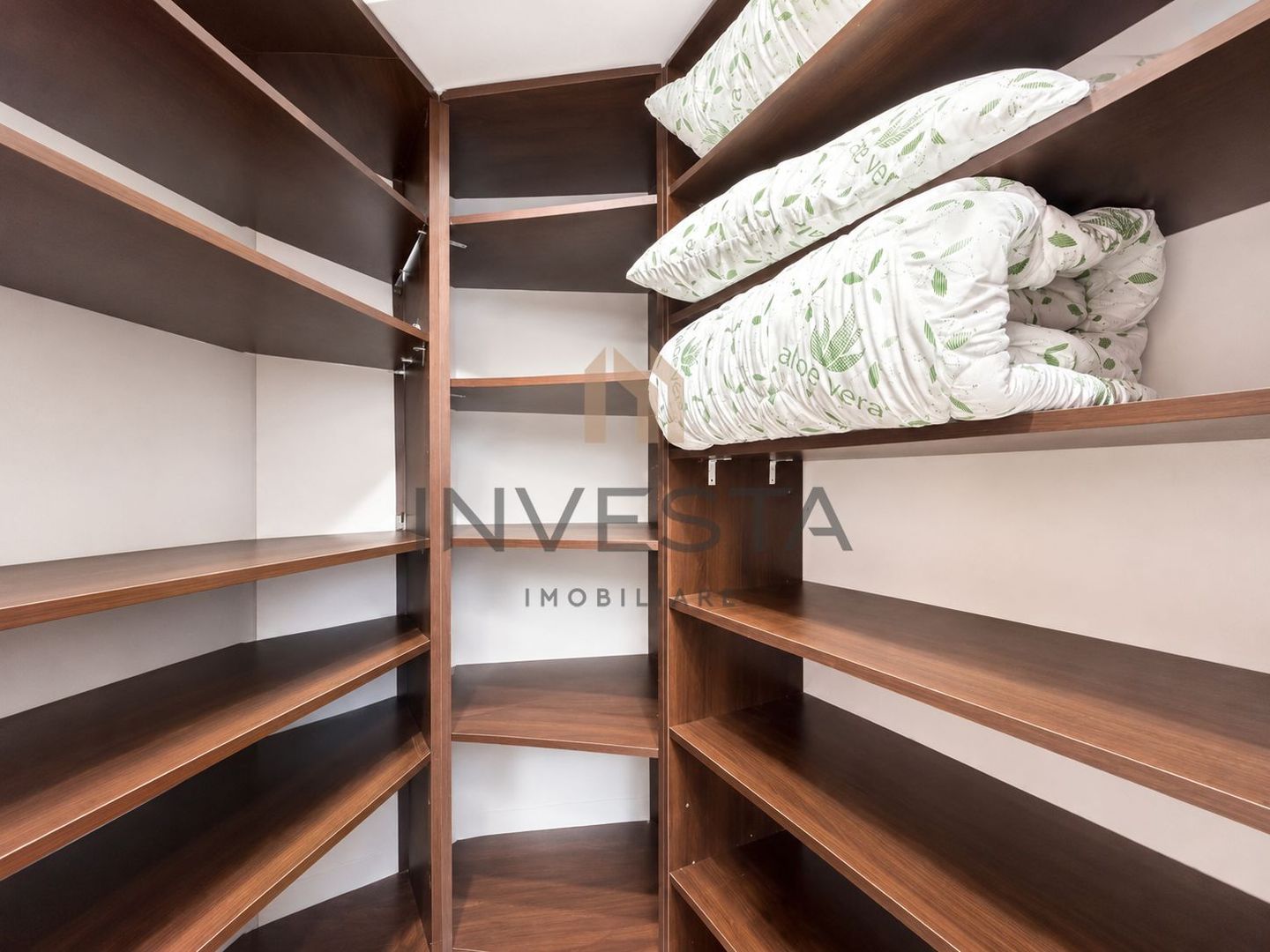 Apartament 3 camere decomandat de inchiriat in vila, zona Centrala! - Poză 12