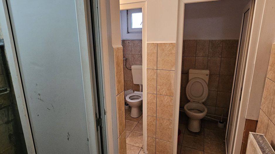 Spatiu comercial/camere cazare - 7 camere 135 mp Baicoi Prahova! - Poză 18