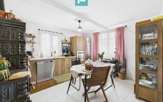 Casă renovată în localitatea Comănești, Arad - Poză 2