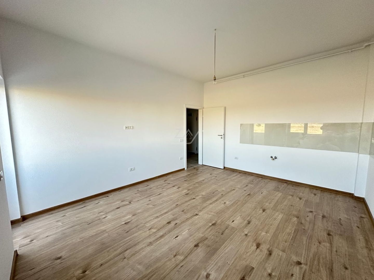 Etaj intermediar. Bloc finalizat. Loc de parcare. - Poză 4