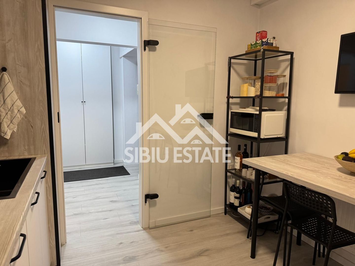 Apartament 3 camere 2 bai, pivita recent renovat-in Sibiu M.Viteazul - Poză 10