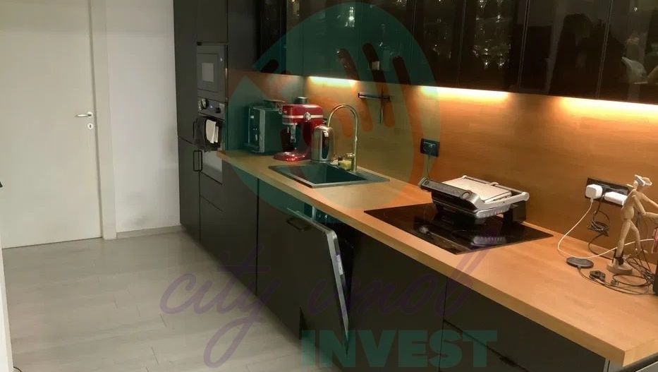 Bloc Boutique - 2 camere cu o mica curte si 2 bai - Poză 4