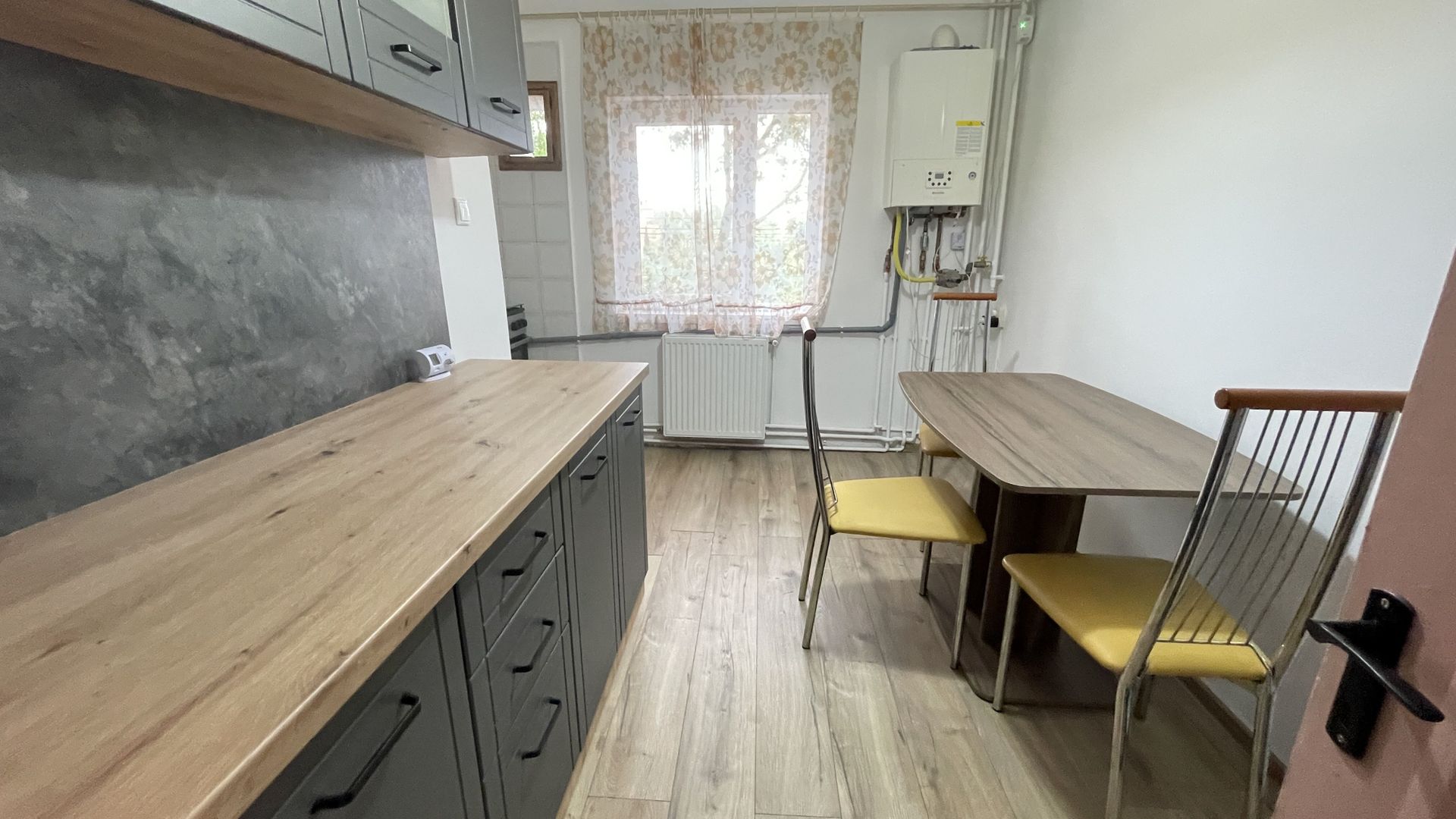 Apartament 2 camere la etajul 1 -zona Bucovina - Poză 9