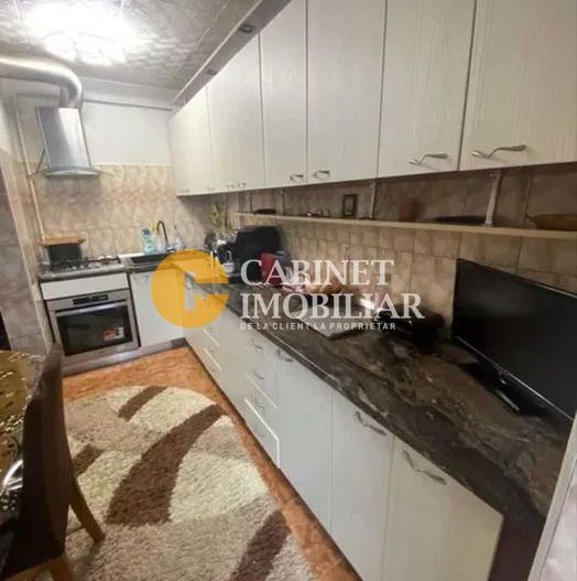 Cug - Selgros - 3 Camere Decomandat + Boxa .Bloc . 1992 - 72 Mp - Poză 2