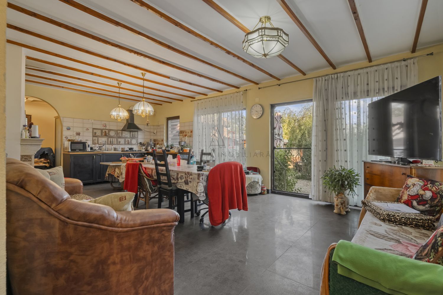 Comision 0% 2 case Vila + Spatiu Comercial + Curte Proprie - Poză 1