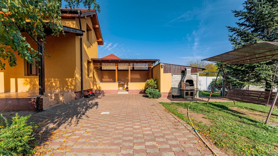 Vilă cu teren generos în Pârneava - Poză 4