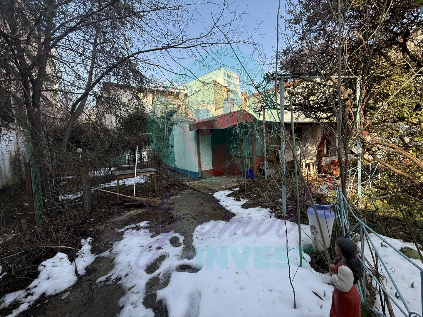 "Casa bunicii" pe un lot de teren de 307 mp - Poză 6