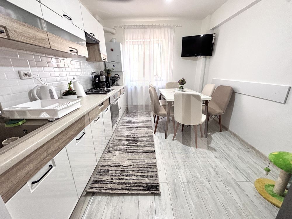 Apartament 3 camere, decomandat, zona Cetate-Liceul Sportiv - Poză 3