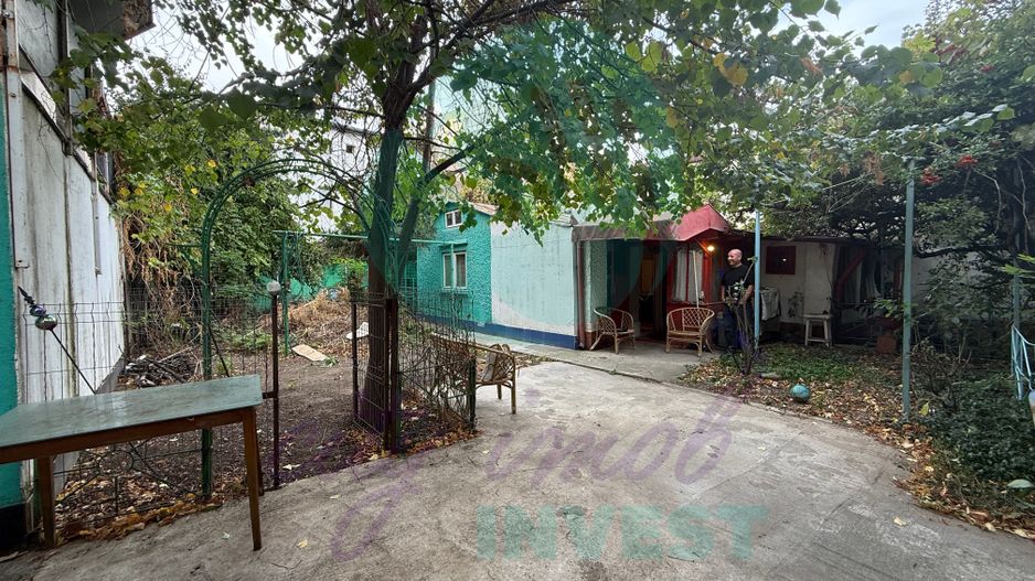 "Casa bunicii" pe un lot de teren de 307 mp - Poză 1