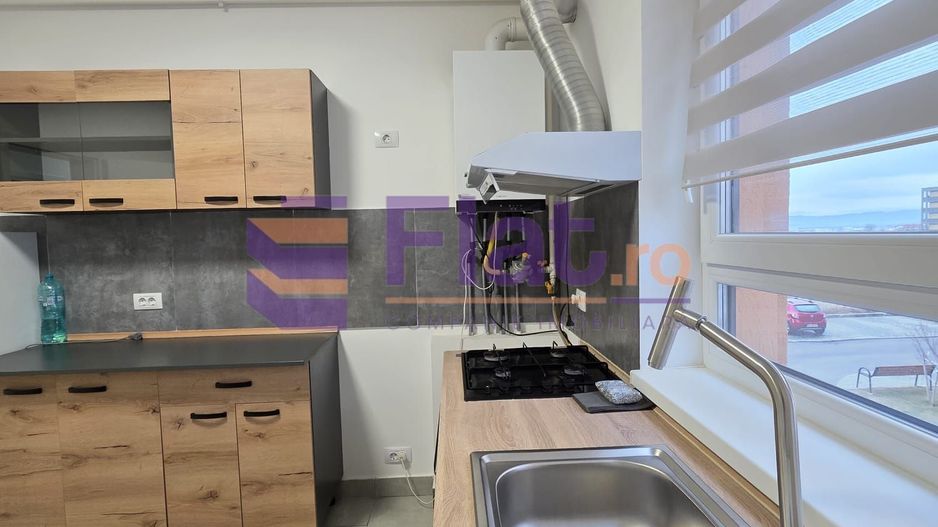 2 Camere Inchiriere zona Coresi - Poză 5