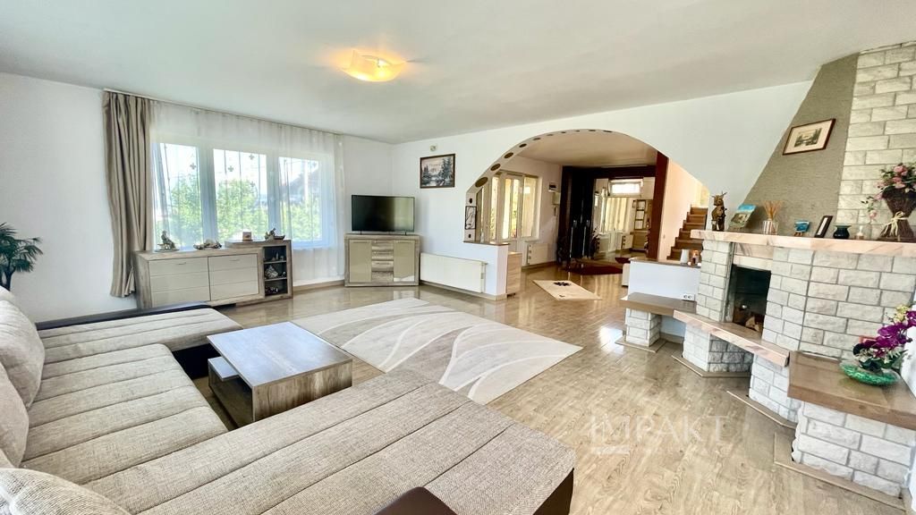 Casa deosebita cu 7 camere si piscina exterioara in cartierul Zorilor - Poză 1