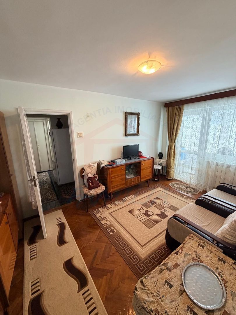 Vanzare apartament cu 4 camere in Micro 13, etaj 3, pret 65 000 euro - Poză 1