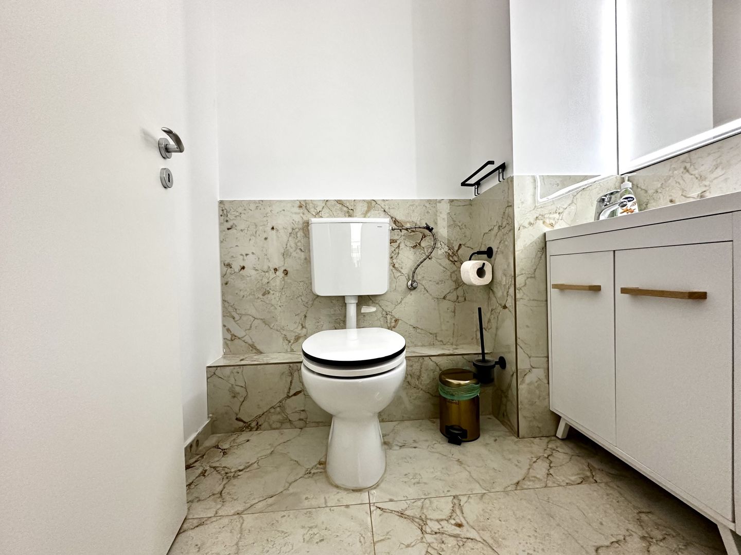 De vanzare SAD, amenajat modern, parter, zona Centrala-City of Mara - Poză 8