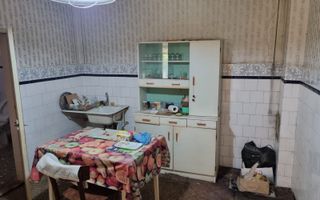 De vanzare casa cu 3 camere in Ciresu - Poză 12