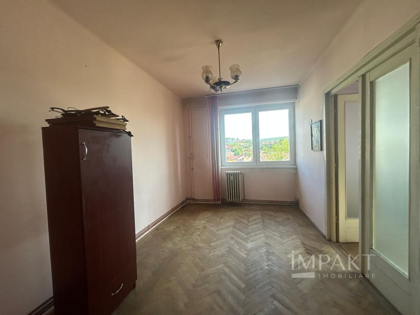 Apartament spatios, cu 4 camere in zona centrala - Poză 6