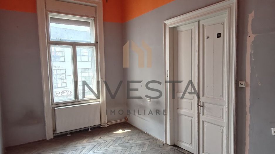 Apartament cu 2 camere cu terasa de 17 mp, tavan inalt, zona Centrala! - Poză 1