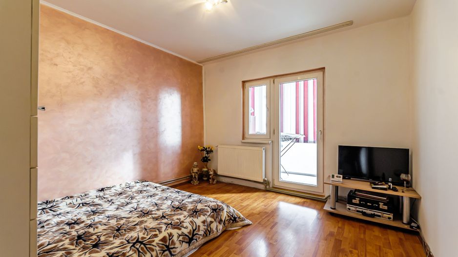 Apartament cu 3 camere decomandat la etajul 3 - Poză 3