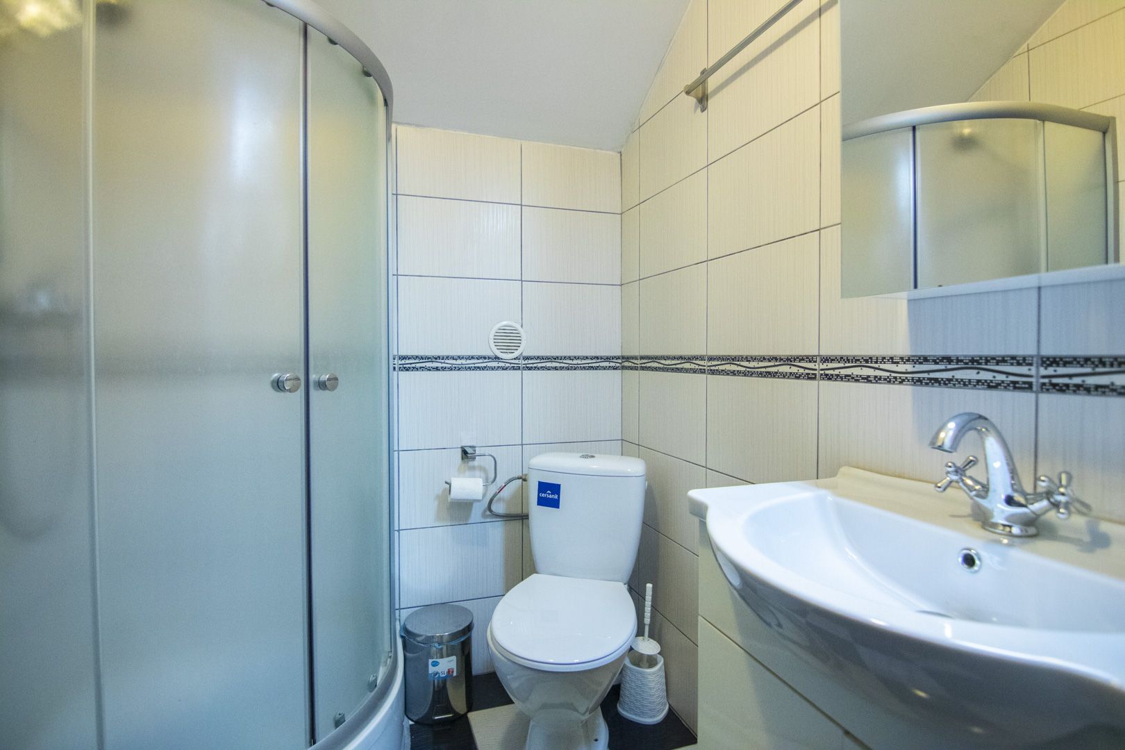 Casă / Vilă, 5 camere, teren 690 Mp., Prelungirea Ghencea - Maracineni - Poză 43