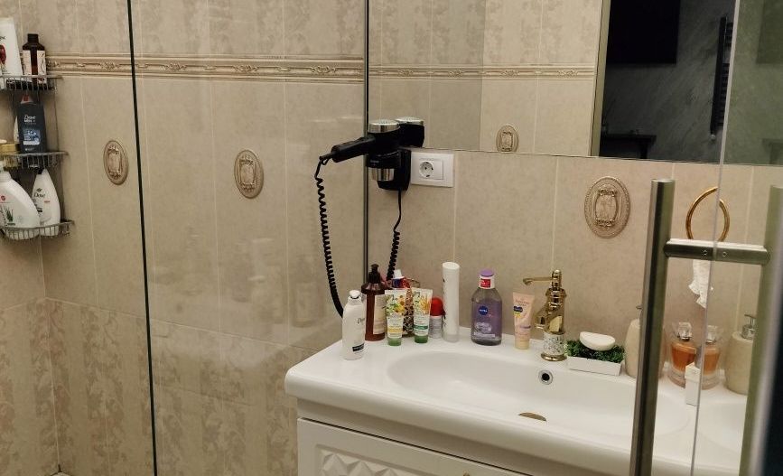 Garsoniera de lux cu jacuzzi și loc de parcare - Poză 4