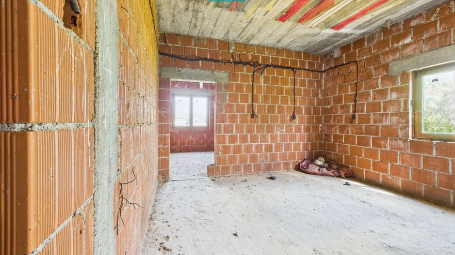 Casă la roșu, P+1, în localitatea Beliu, Arad - Poză 6