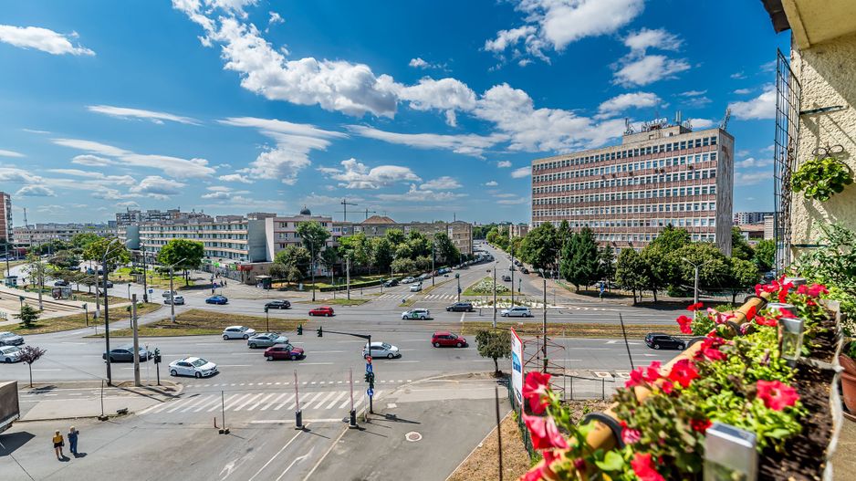 Apartament cu 4 camere decomandat cu vedere panoramica - Poză 1