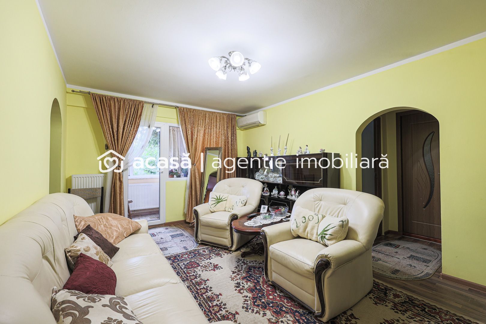 Apartament, la etajul 1, cu balcon spre zona verde, malul Muresului - Poză 1