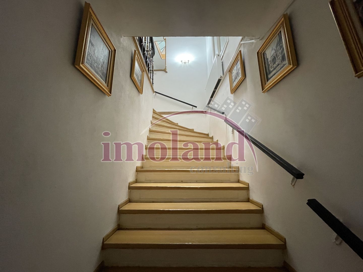 Apartament spectaculos de 4 camere într-o vilă cu farmec istoric pta Victoriei - Poză 16