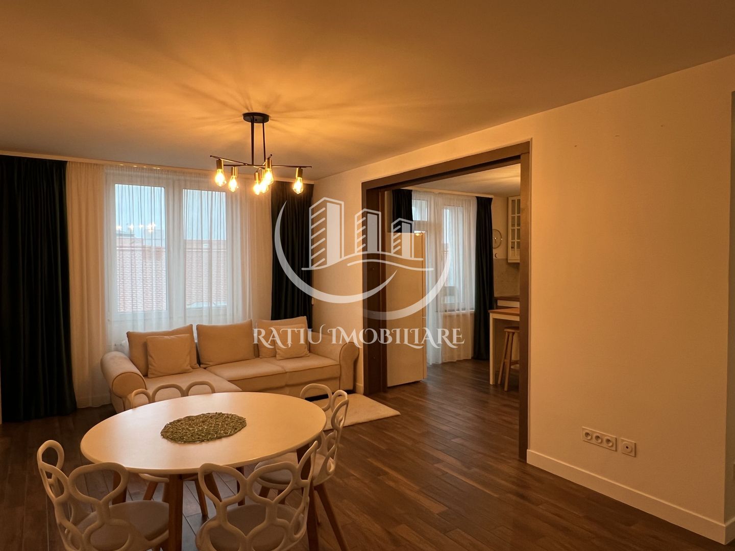 Apartament cu 4 camere | Ultracentral | Oradea - Poză 9