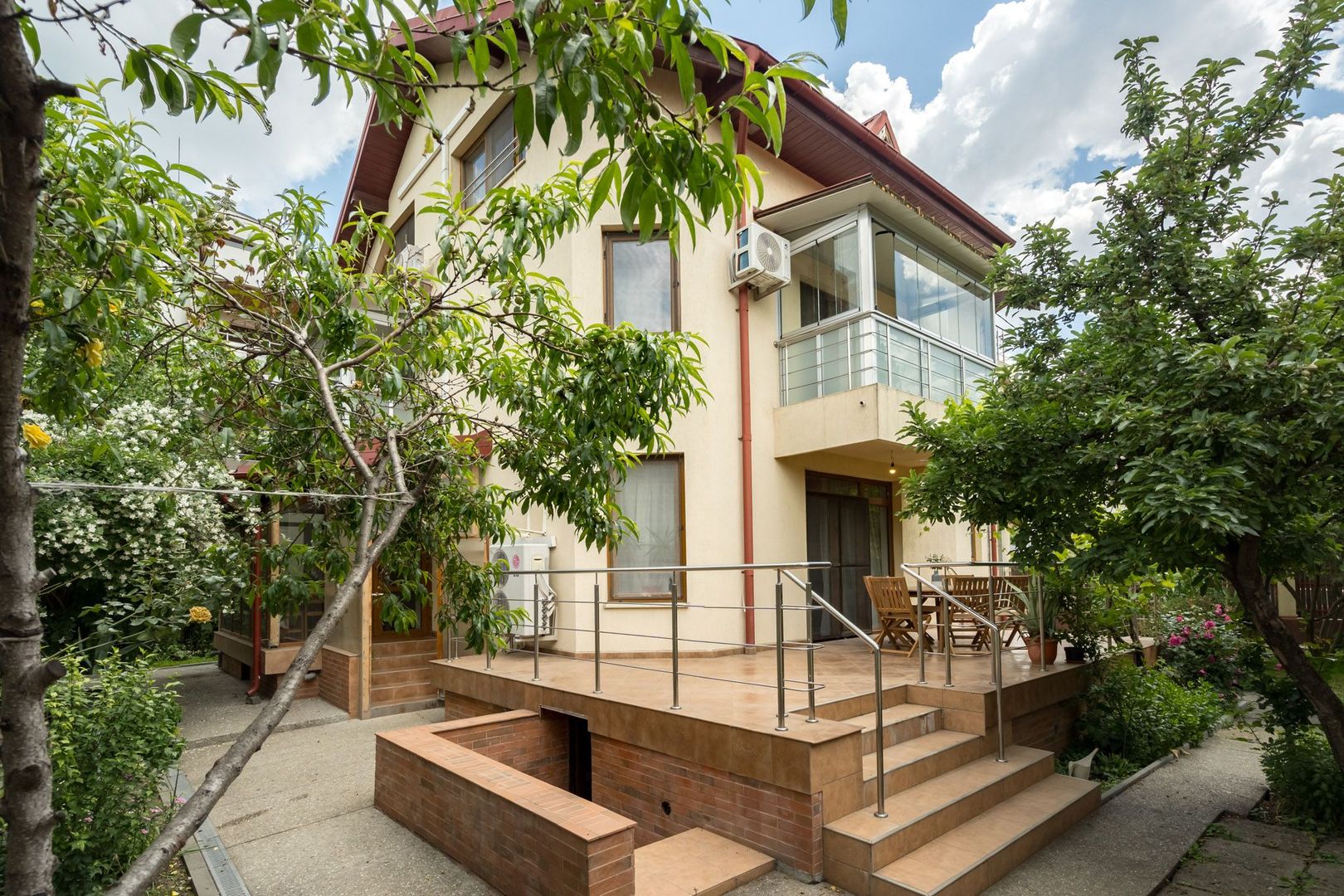 COMISION 0% - Baneasa/ Dobrogeanu Gherea-Garlei casa P+1+M 6 camere curte 550mp - Poză 2