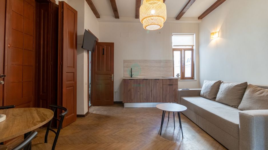 Vila interbelica AIRBNB "la cheie" - Poză 2