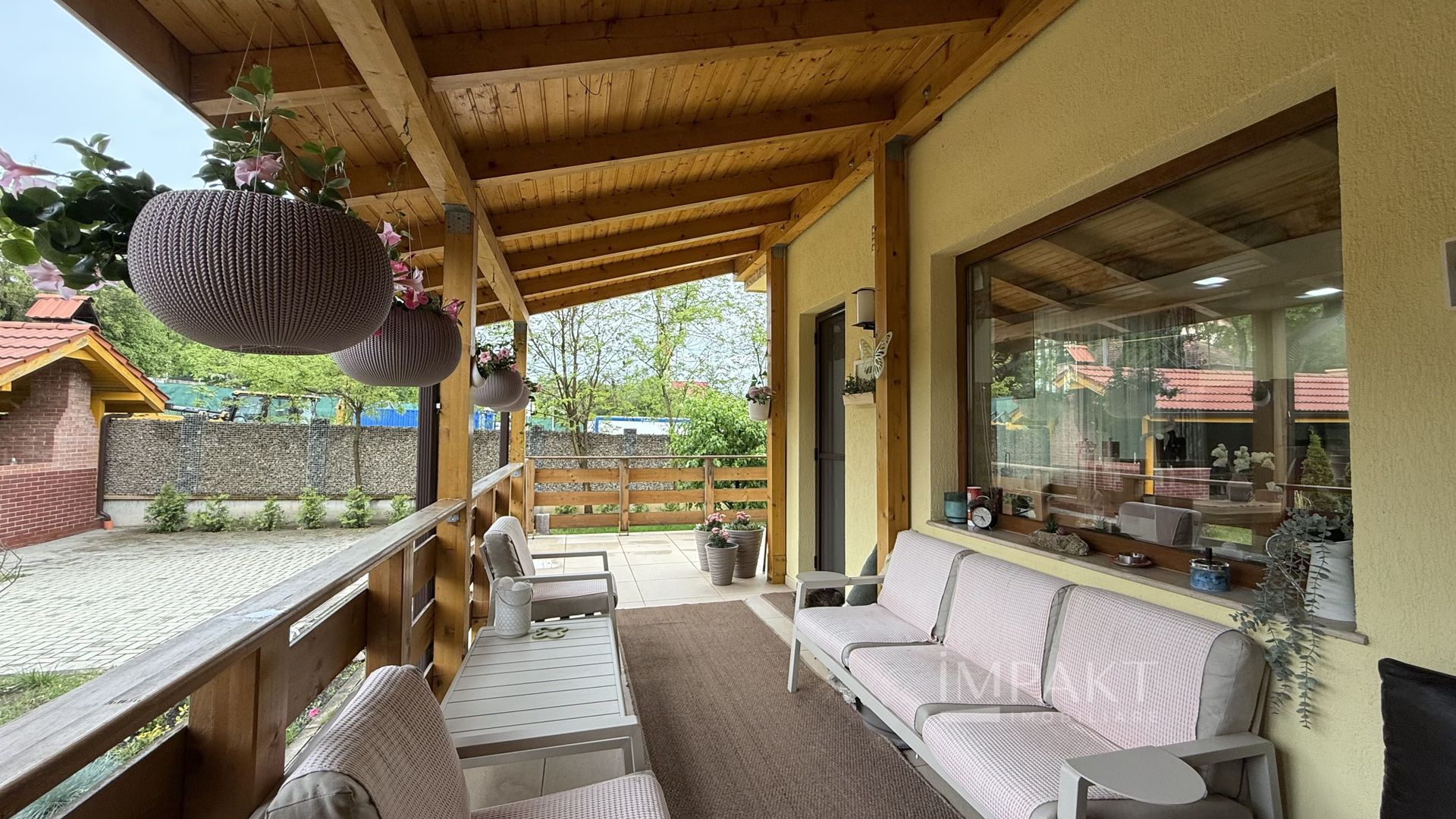 Casa deosebita 6 camere Faget cu teren generos de 1100 m2 - Poză 4