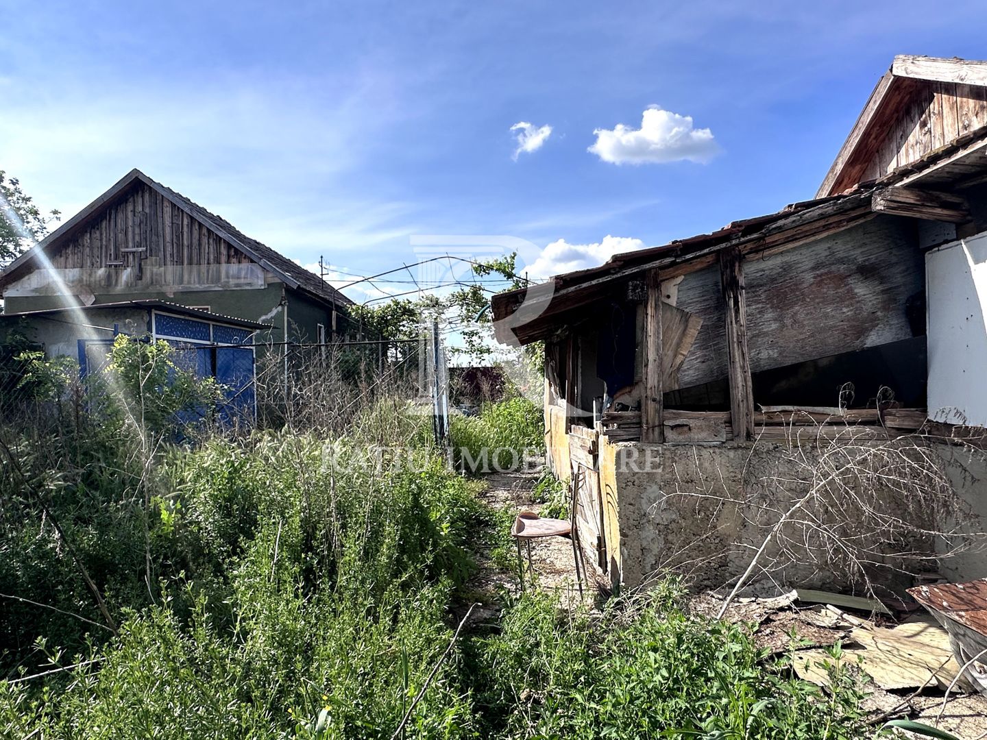 Casa cu anexe si pivniță | Teren intravilan generos | Sannicolau Roman - Poză 23