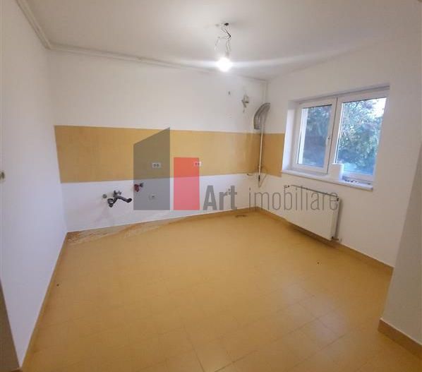 Apartament 3 camere Vitan metrou Mihai Bravu - Poză 7
