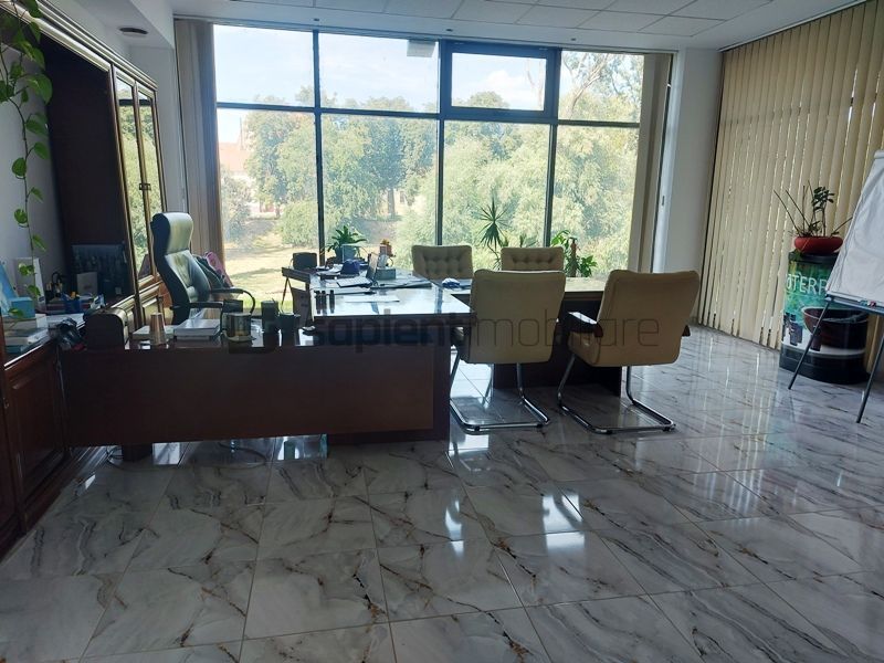 Spatiu comercial ultracentral ideal pentru birouri - Poză 1