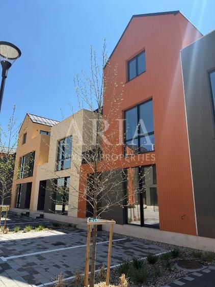 VILA MODERNA IN COMPLEX PRIVAT - Poză 1
