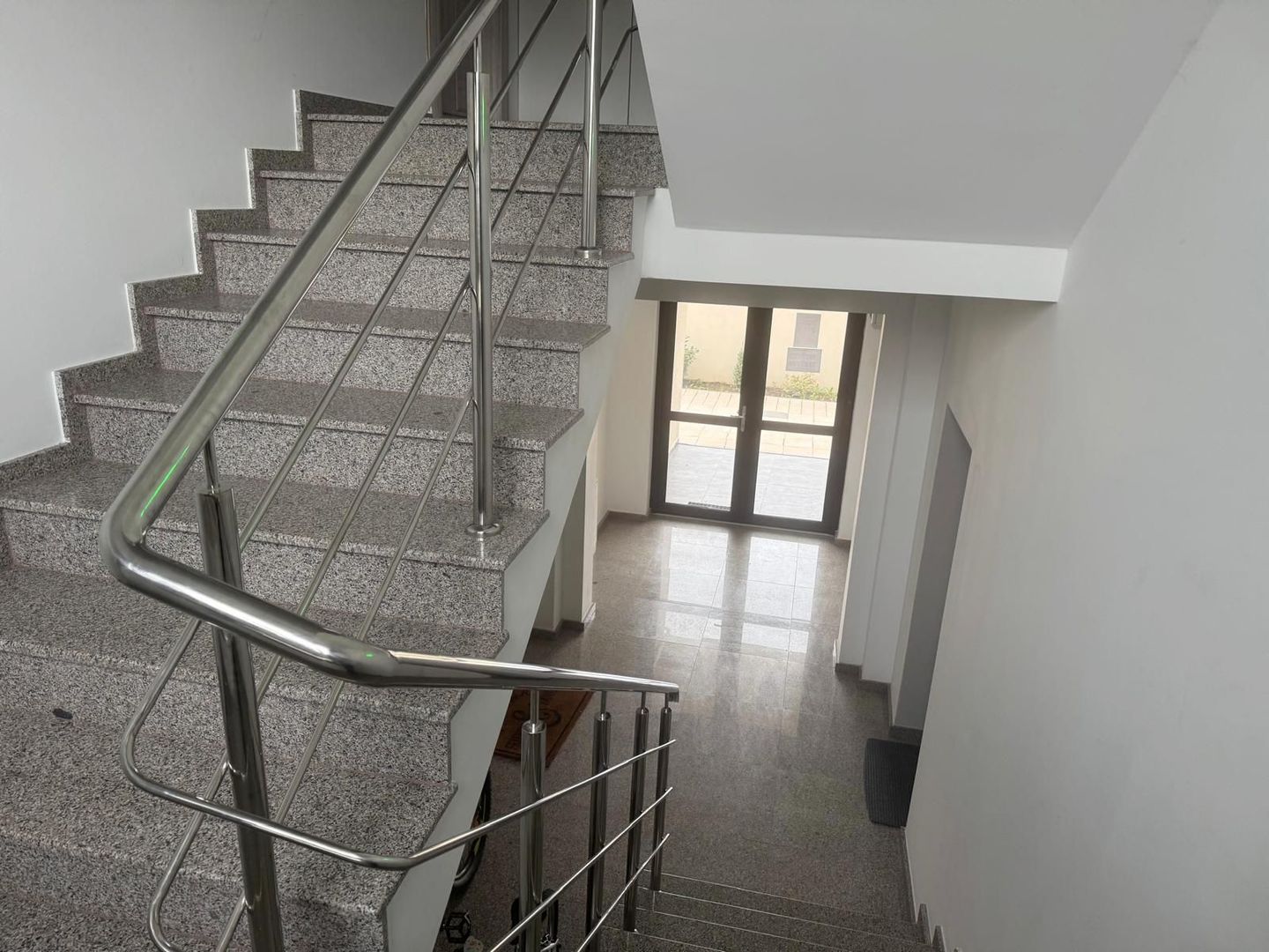 Apartament cu 3 camere in bloc nou - Poză 18