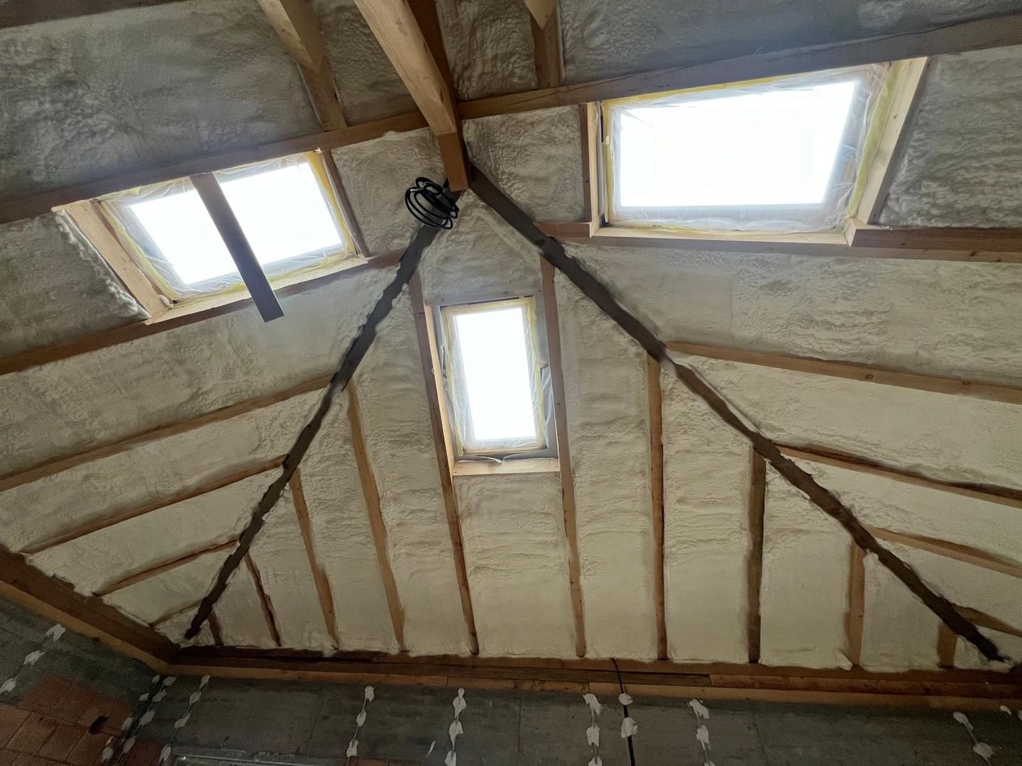 Casa la cheie 130mp 4 camere,2 băi,700mp teren,Livezeni - Poză 12