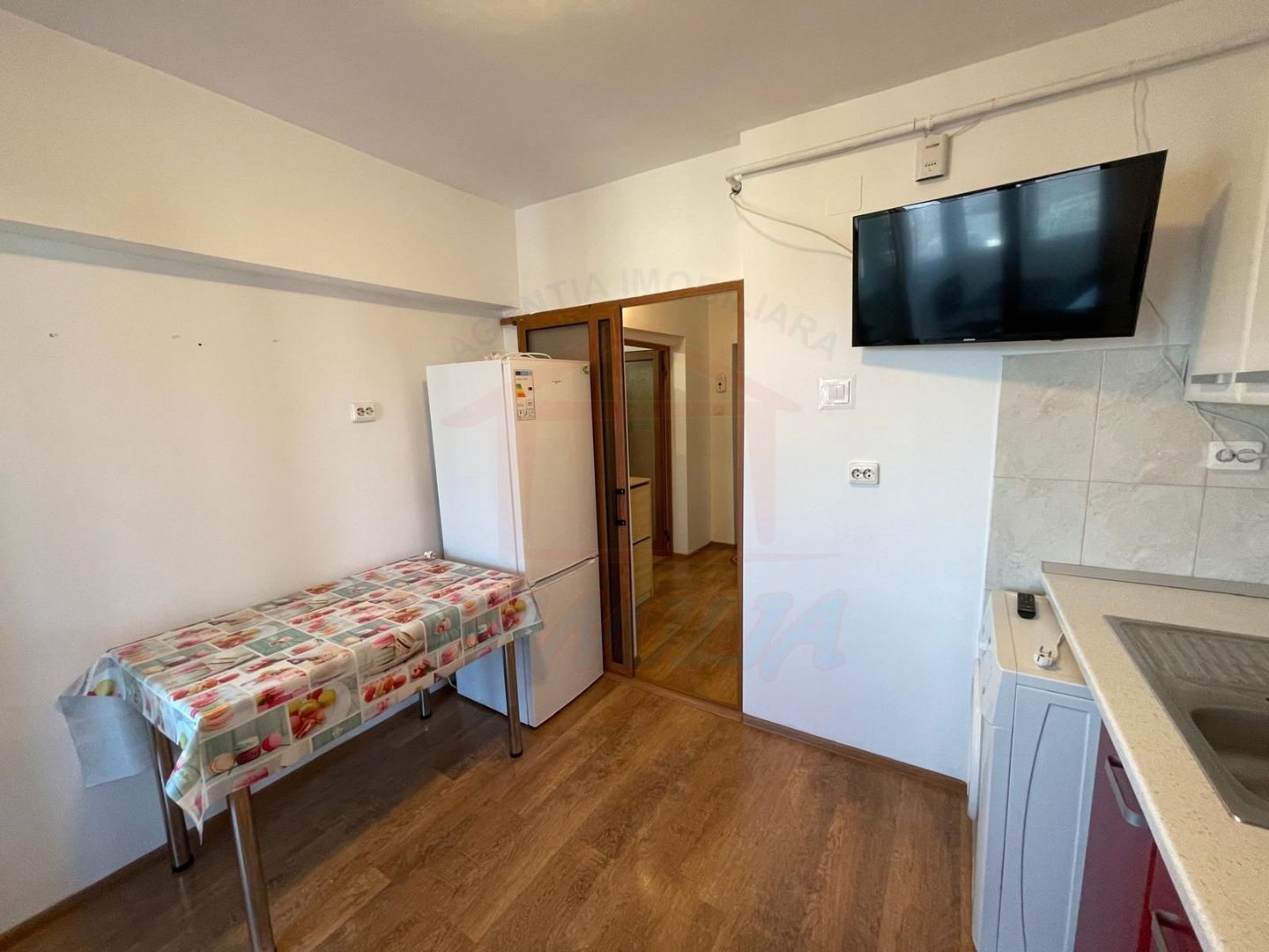 Apartament cu 1 cameră de închiriat - Zonă Ultracentrală, lângă Starea - Poză 9